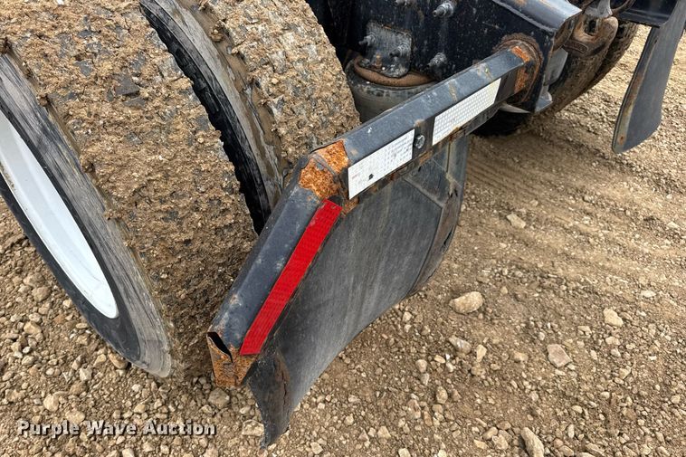 image for item DV4152 2015 Freightliner Business Class M2 semi truck