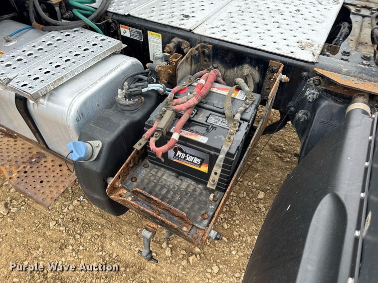 image for item DV4152 2015 Freightliner Business Class M2 semi truck