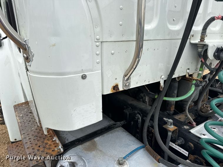 image for item DV4152 2015 Freightliner Business Class M2 semi truck