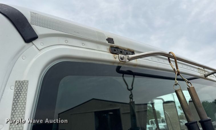 image for item DV4152 2015 Freightliner Business Class M2 semi truck