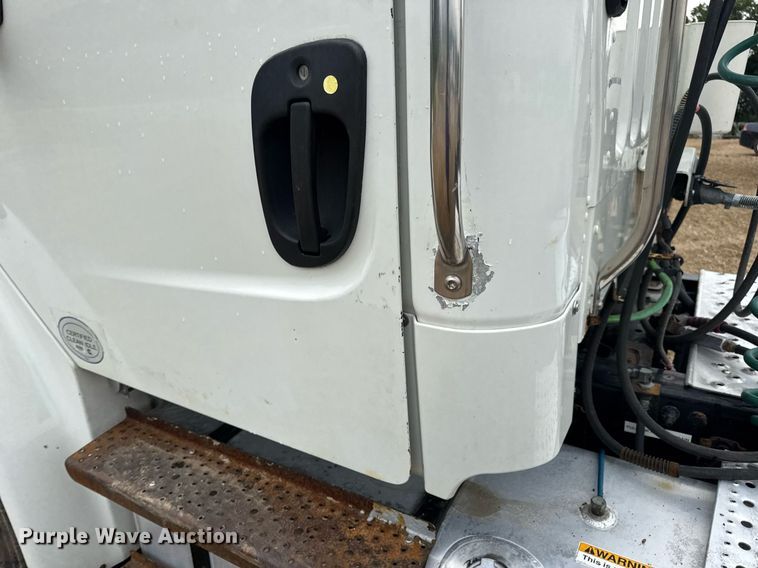 image for item DV4152 2015 Freightliner Business Class M2 semi truck