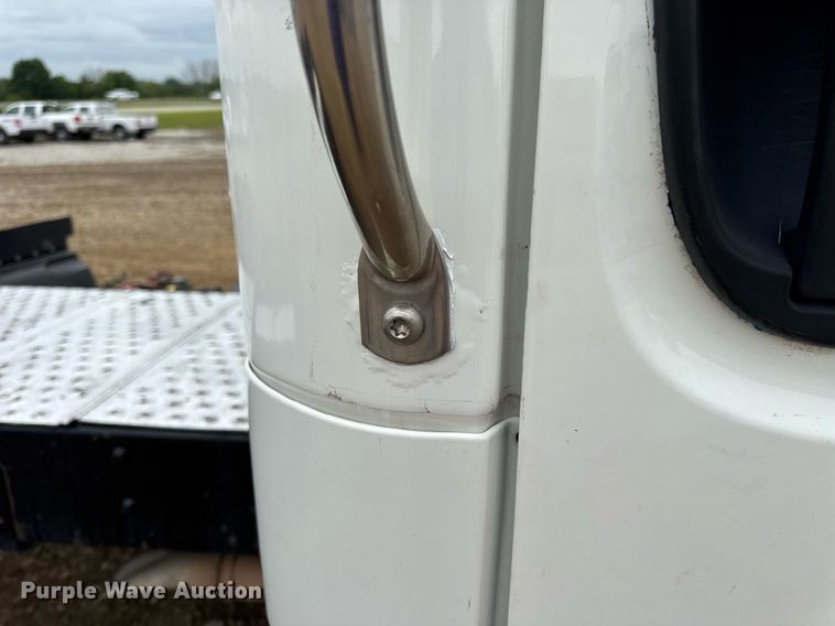 image for item DV4152 2015 Freightliner Business Class M2 semi truck