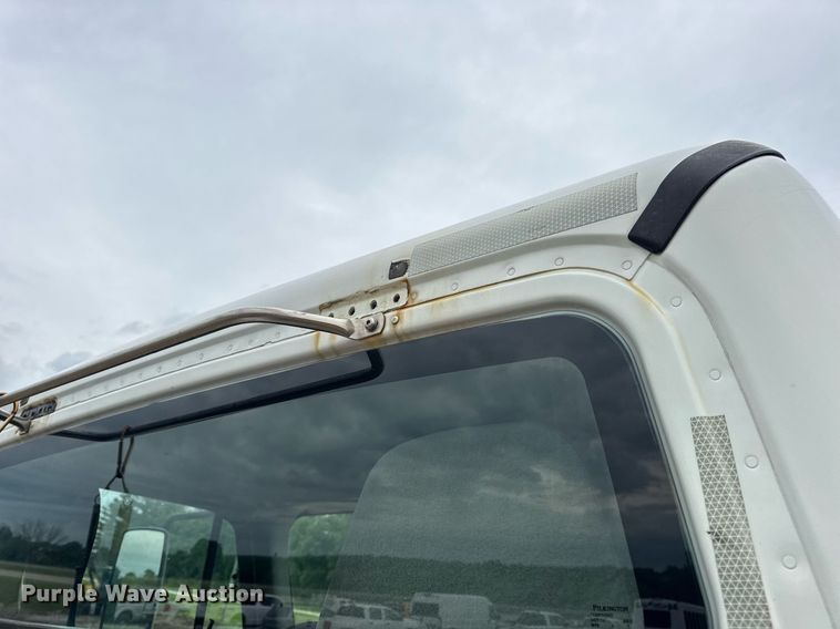 image for item DV4152 2015 Freightliner Business Class M2 semi truck