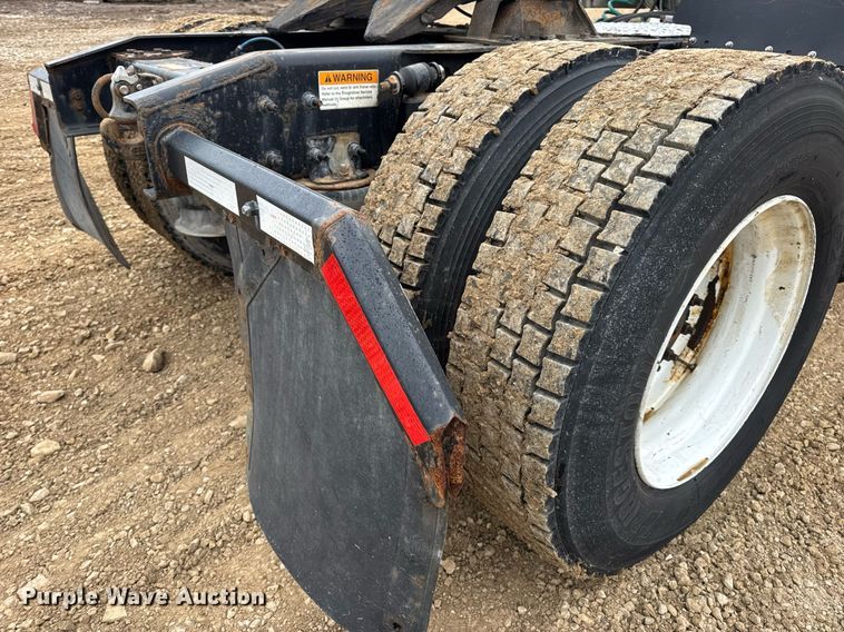 image for item DV4152 2015 Freightliner Business Class M2 semi truck