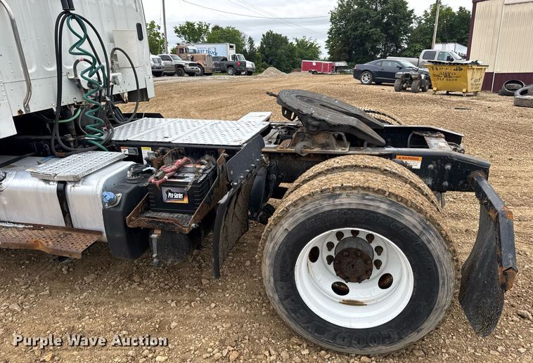 image for item DV4152 2015 Freightliner Business Class M2 semi truck