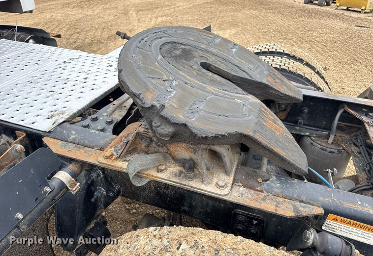 image for item DV4152 2015 Freightliner Business Class M2 semi truck