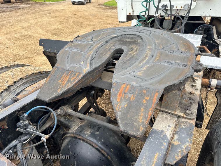 image for item DV4152 2015 Freightliner Business Class M2 semi truck