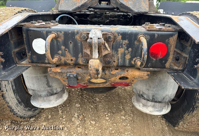 image for item DV4152 2015 Freightliner Business Class M2 semi truck