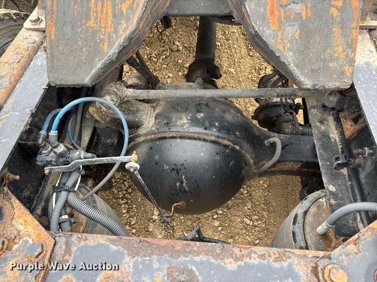 image for item DV4152 2015 Freightliner Business Class M2 semi truck