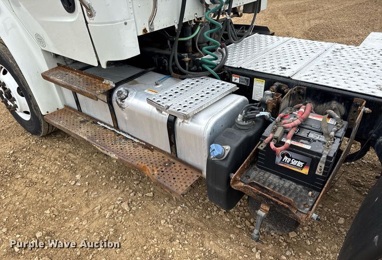 image for item DV4152 2015 Freightliner Business Class M2 semi truck