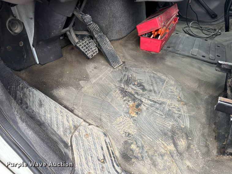 image for item DV4152 2015 Freightliner Business Class M2 semi truck