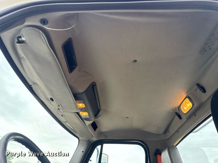 image for item DV4152 2015 Freightliner Business Class M2 semi truck