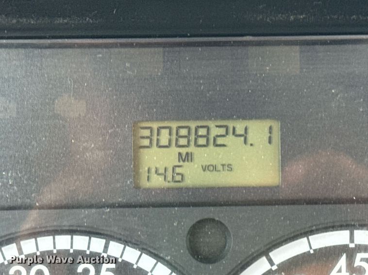 image for item DV4152 2015 Freightliner Business Class M2 semi truck