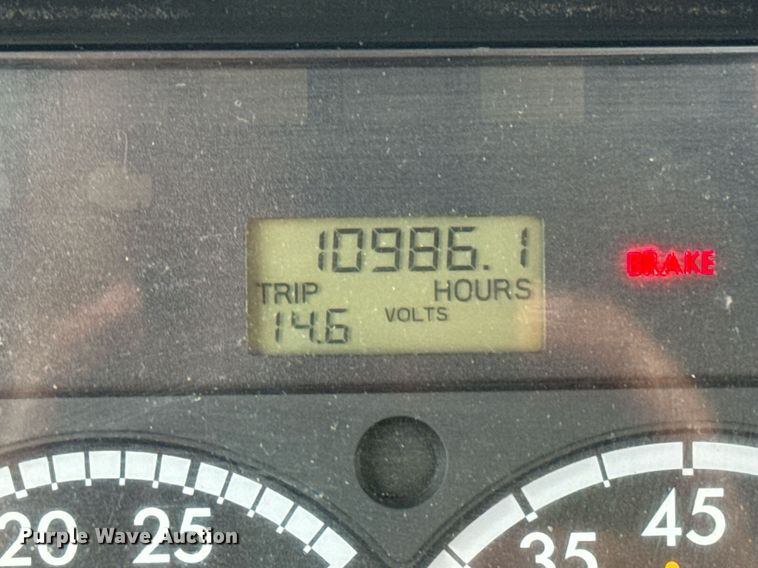 image for item DV4152 2015 Freightliner Business Class M2 semi truck