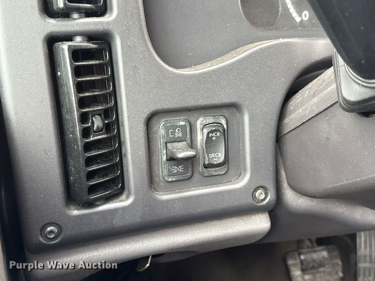 image for item DV4152 2015 Freightliner Business Class M2 semi truck