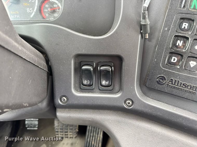 image for item DV4152 2015 Freightliner Business Class M2 semi truck