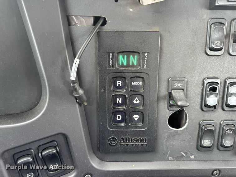 image for item DV4152 2015 Freightliner Business Class M2 semi truck