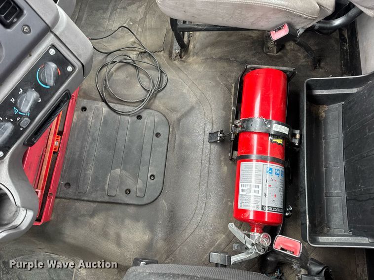 image for item DV4152 2015 Freightliner Business Class M2 semi truck