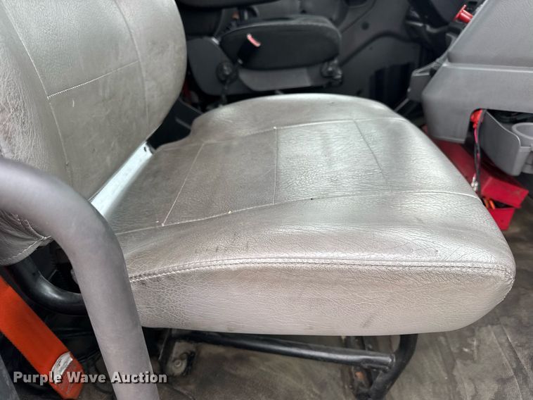 image for item DV4152 2015 Freightliner Business Class M2 semi truck