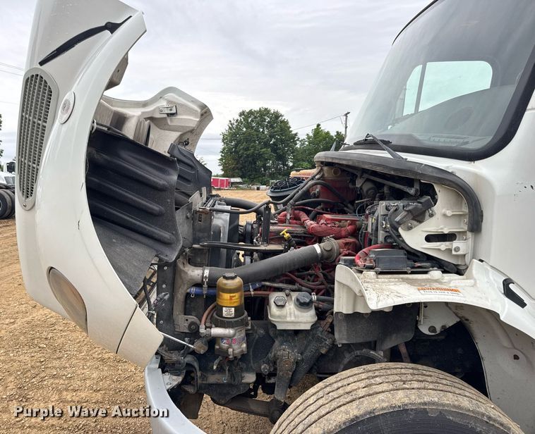 image for item DV4152 2015 Freightliner Business Class M2 semi truck