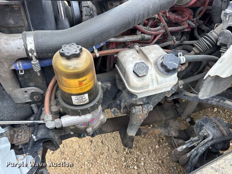 image for item DV4152 2015 Freightliner Business Class M2 semi truck