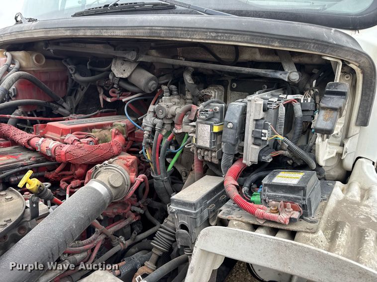 image for item DV4152 2015 Freightliner Business Class M2 semi truck