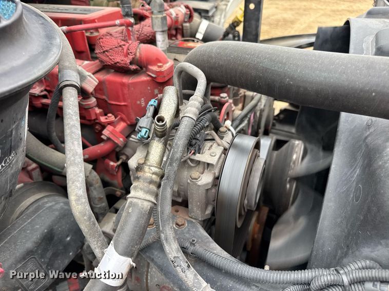 image for item DV4152 2015 Freightliner Business Class M2 semi truck