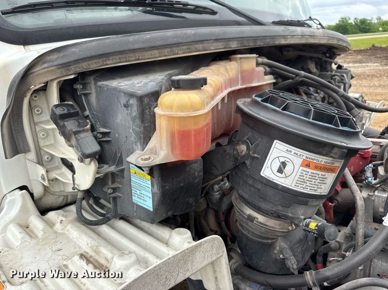 image for item DV4152 2015 Freightliner Business Class M2 semi truck