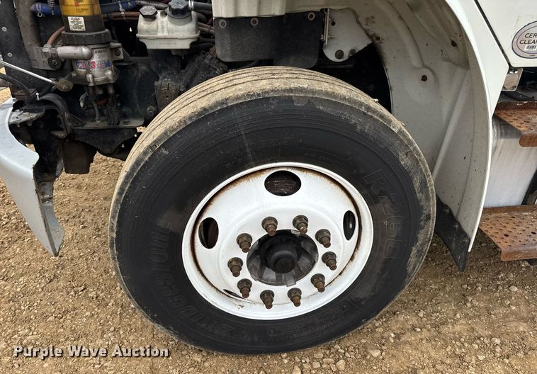 image for item DV4152 2015 Freightliner Business Class M2 semi truck