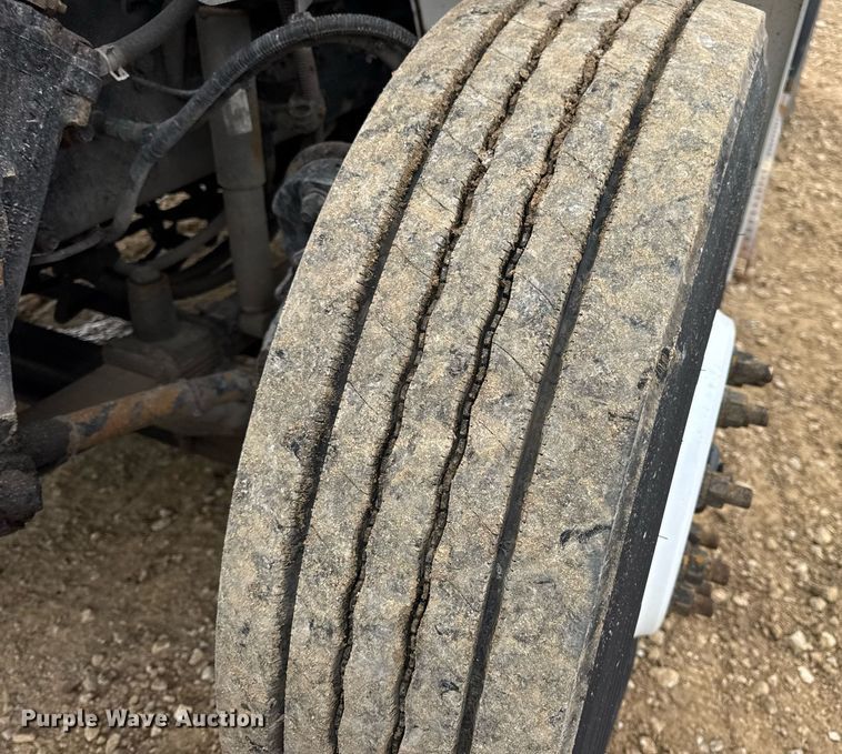 image for item DV4152 2015 Freightliner Business Class M2 semi truck