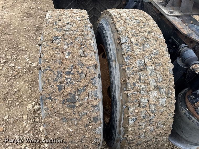 image for item DV4152 2015 Freightliner Business Class M2 semi truck