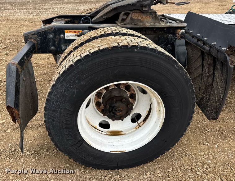 image for item DV4152 2015 Freightliner Business Class M2 semi truck