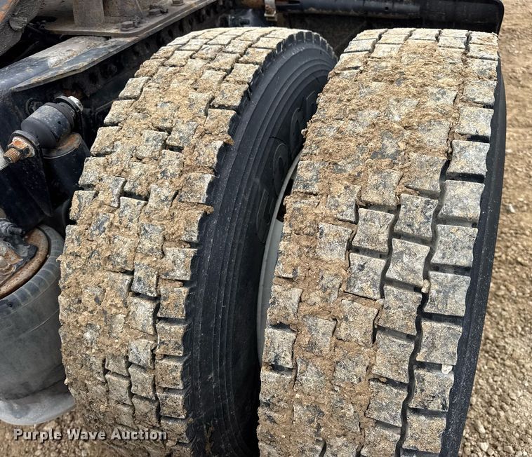 image for item DV4152 2015 Freightliner Business Class M2 semi truck