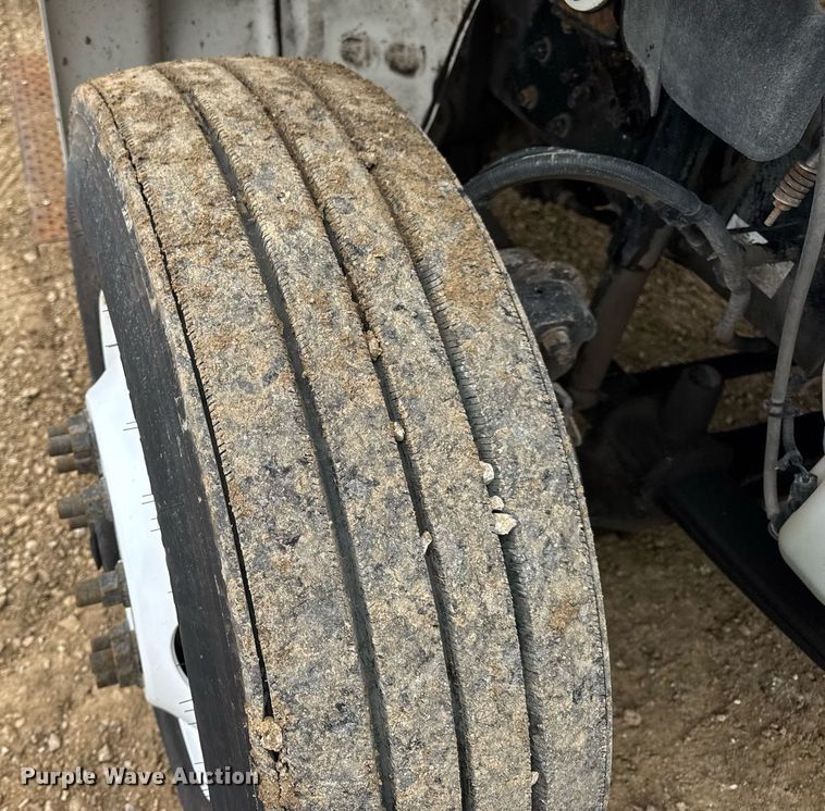 image for item DV4152 2015 Freightliner Business Class M2 semi truck