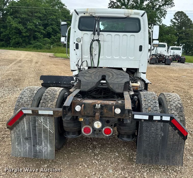 image for item DV4153 2014 Freightliner Business Class M2 semi truck