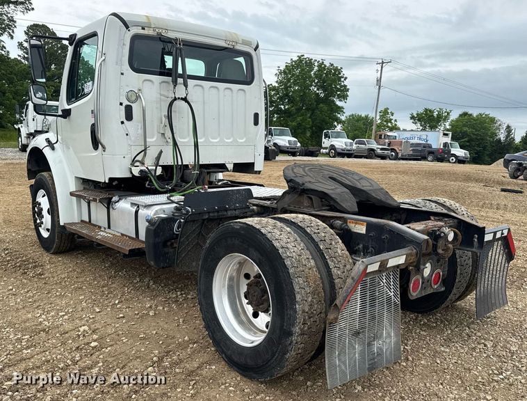 image for item DV4153 2014 Freightliner Business Class M2 semi truck