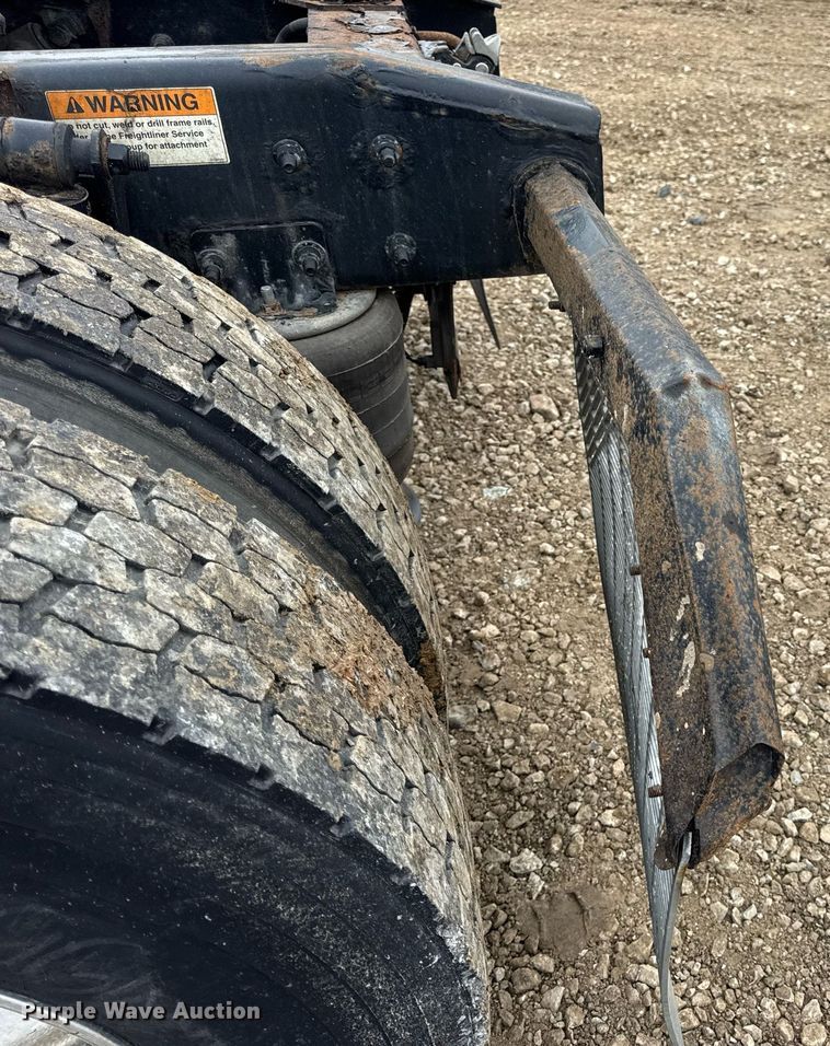 image for item DV4153 2014 Freightliner Business Class M2 semi truck