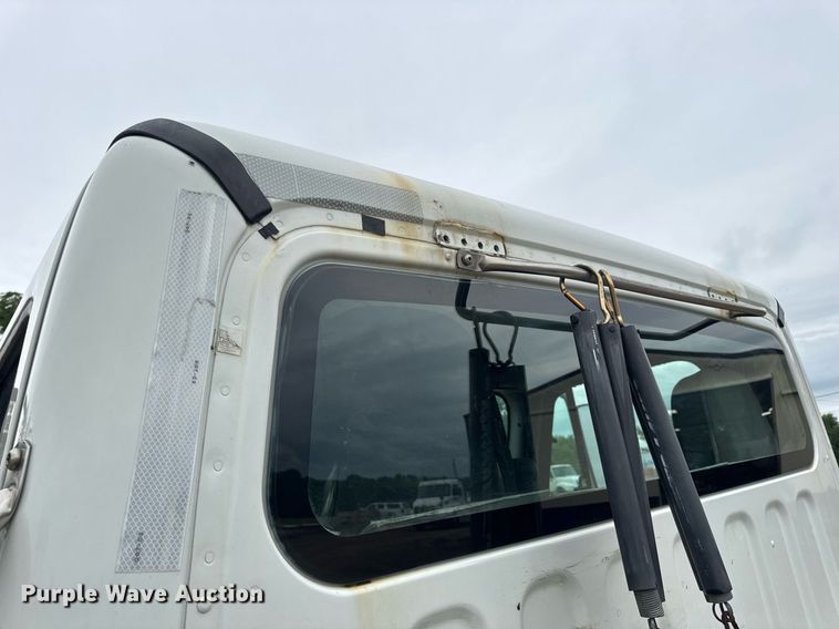 image for item DV4153 2014 Freightliner Business Class M2 semi truck