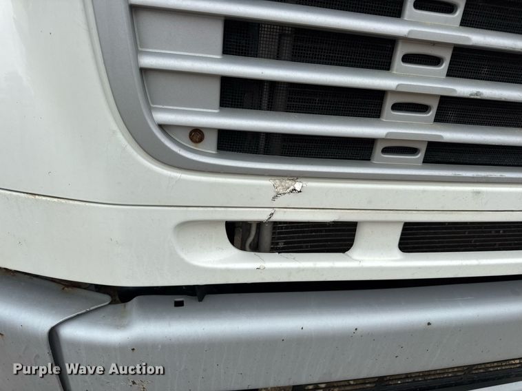 image for item DV4153 2014 Freightliner Business Class M2 semi truck