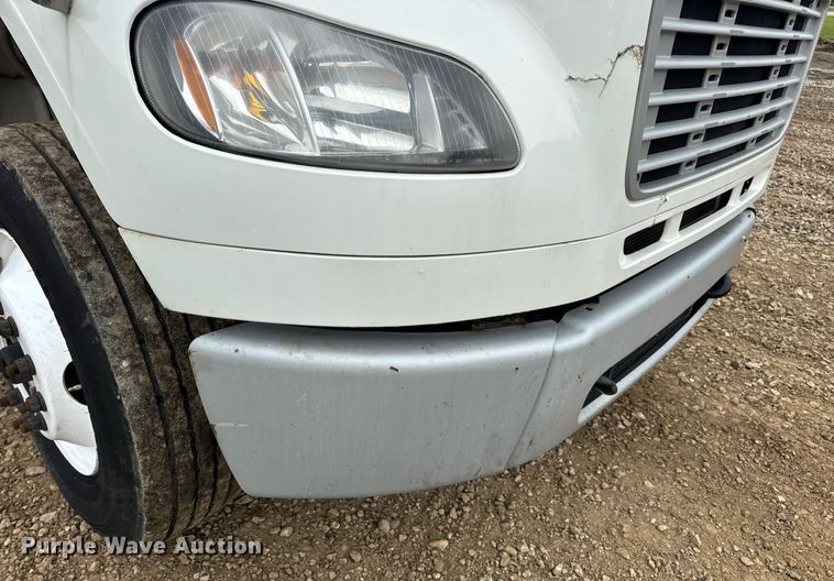 image for item DV4153 2014 Freightliner Business Class M2 semi truck