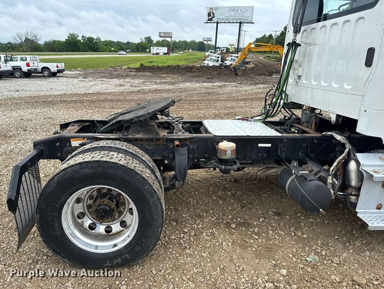 image for item DV4153 2014 Freightliner Business Class M2 semi truck