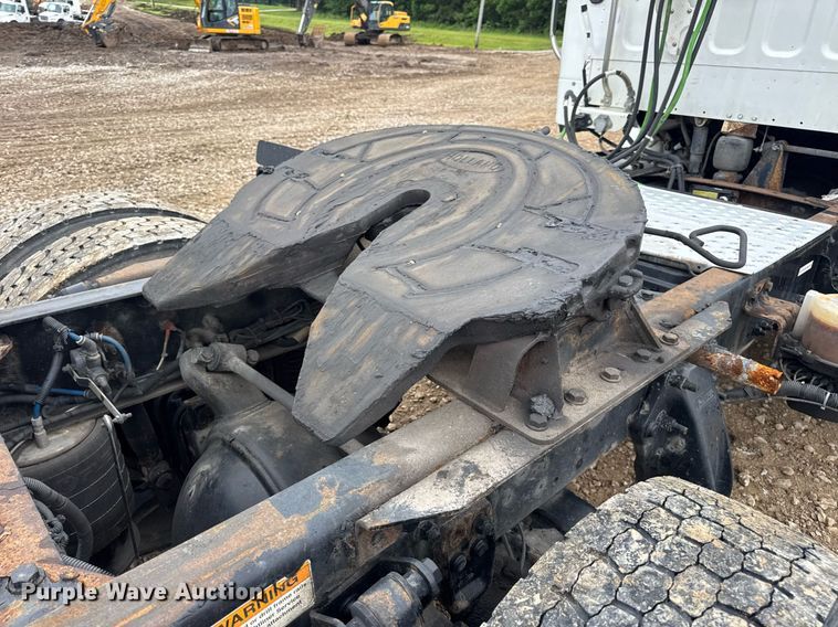 image for item DV4153 2014 Freightliner Business Class M2 semi truck