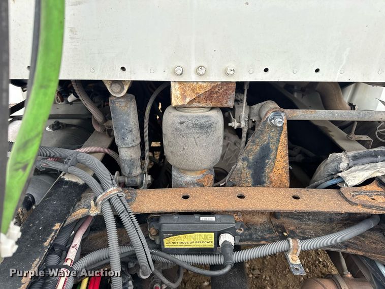 image for item DV4153 2014 Freightliner Business Class M2 semi truck