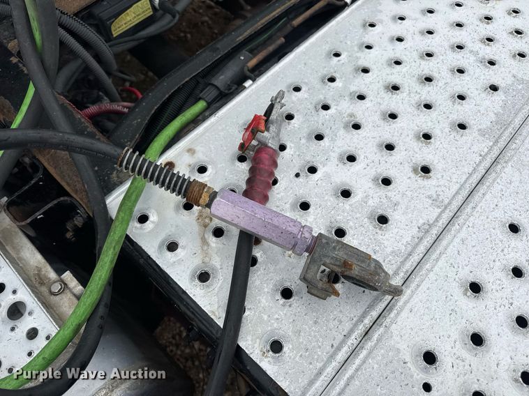 image for item DV4153 2014 Freightliner Business Class M2 semi truck