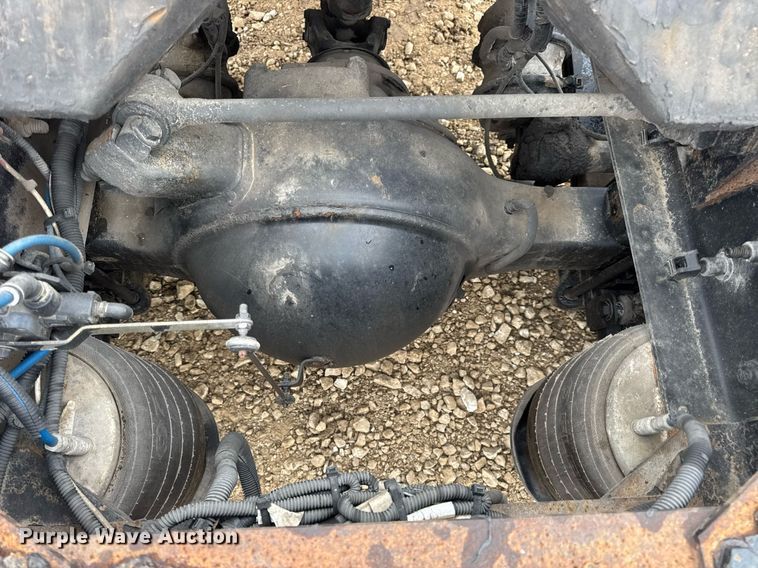 image for item DV4153 2014 Freightliner Business Class M2 semi truck