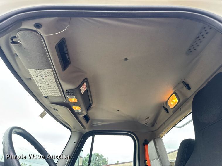 image for item DV4153 2014 Freightliner Business Class M2 semi truck