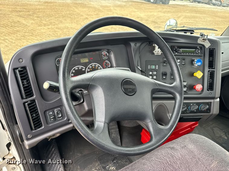 image for item DV4153 2014 Freightliner Business Class M2 semi truck