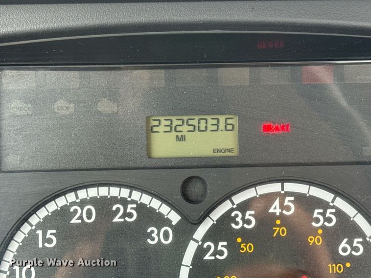 image for item DV4153 2014 Freightliner Business Class M2 semi truck