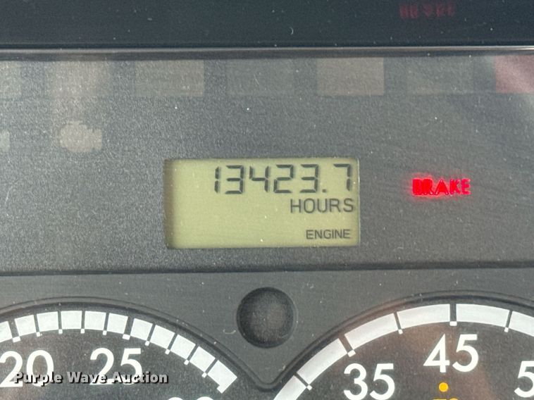 image for item DV4153 2014 Freightliner Business Class M2 semi truck