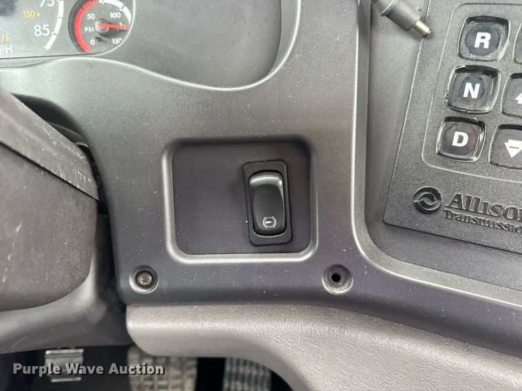 image for item DV4153 2014 Freightliner Business Class M2 semi truck